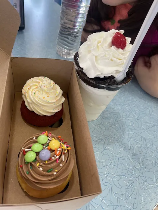 Cupcake Charlie's Picture 5