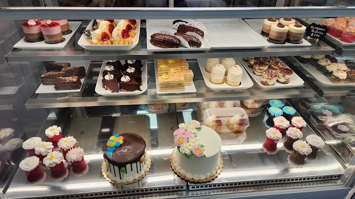 Alina’s Cakes and Cookies Picture 1
