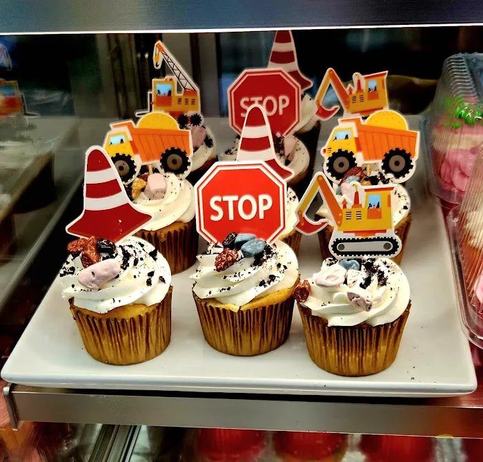 Alina’s Cakes and Cookies Picture 9