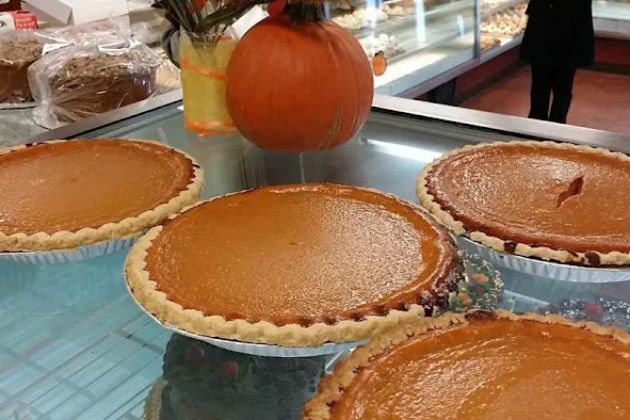 DeLuise Bakery