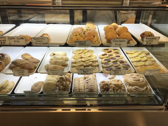 Le Favorite Bakery Picture 2