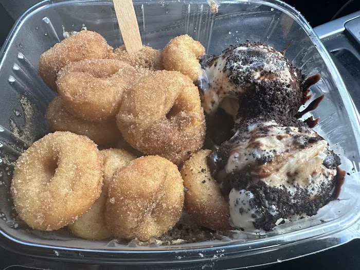 The Cinnabomb Mini-Donut Factory Picture 1