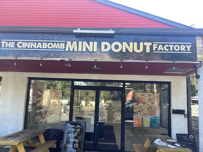 The Cinnabomb Mini-Donut Factory Picture 3