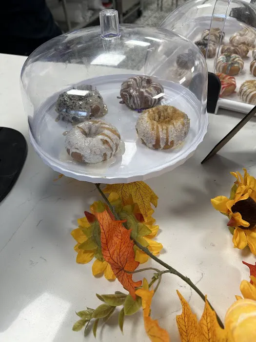 The Cinnabomb Mini-Donut Factory Picture 6