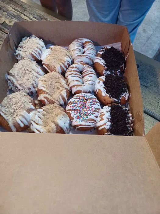 The Cinnabomb Mini-Donut Factory Picture 10