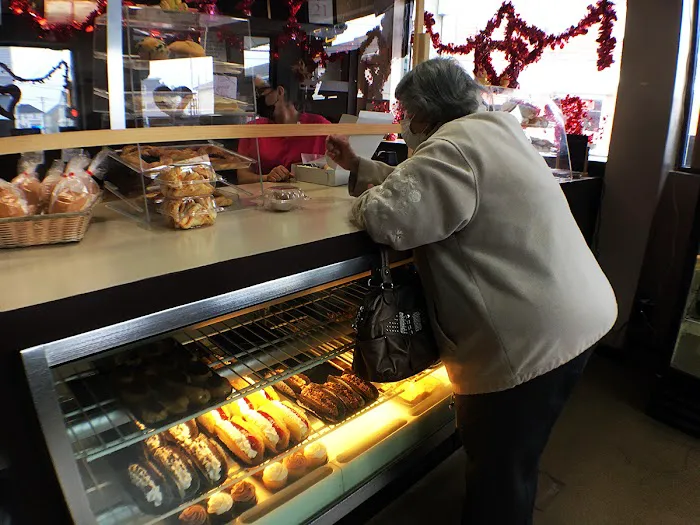 Lou's Bakery Picture 2