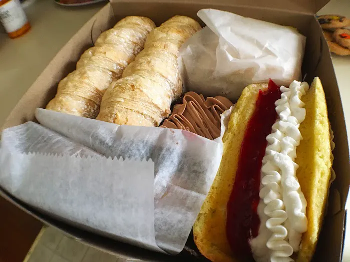Lou's Bakery Picture 1