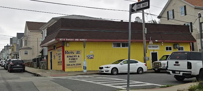 Reis Bakery & Market Picture 1