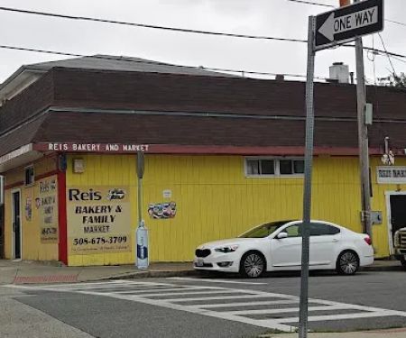 Reis Bakery & Market