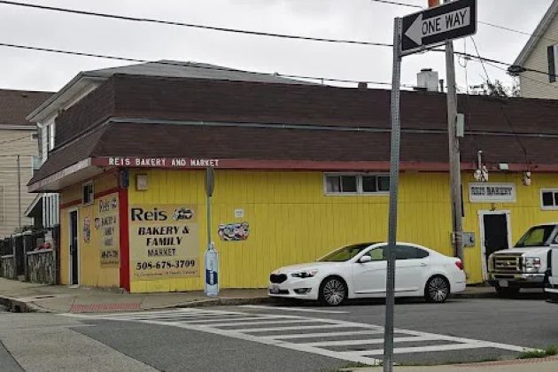 Reis Bakery & Market