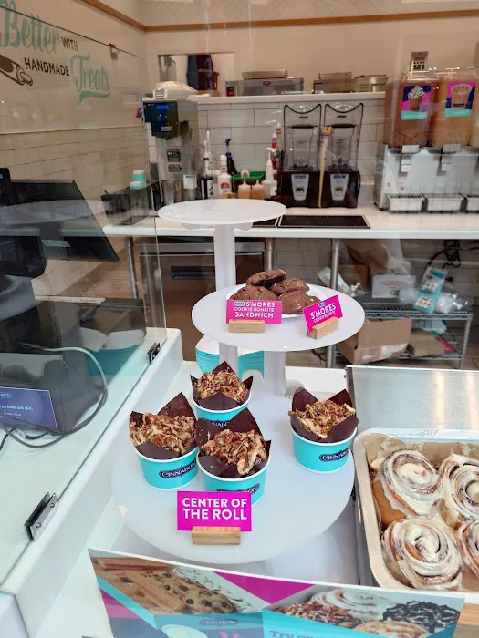 Cinnabon Picture 7