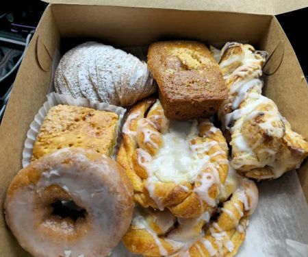 DeLuise Bakery