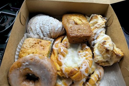DeLuise Bakery