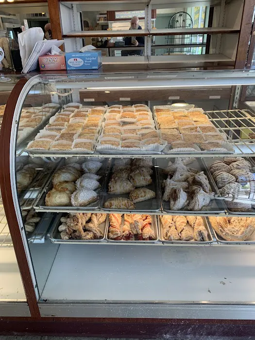 DeLuise Bakery Picture 4
