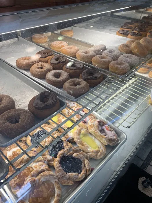 DeLuise Bakery Picture 3