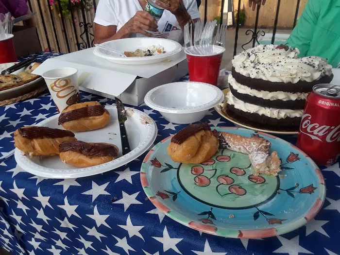 DeLuise Bakery Picture 7