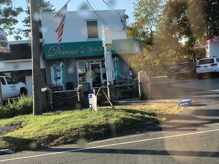 Devine's Bagels & Café Picture 1