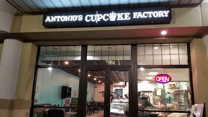 Antonio's Cupcake Factory Picture 3