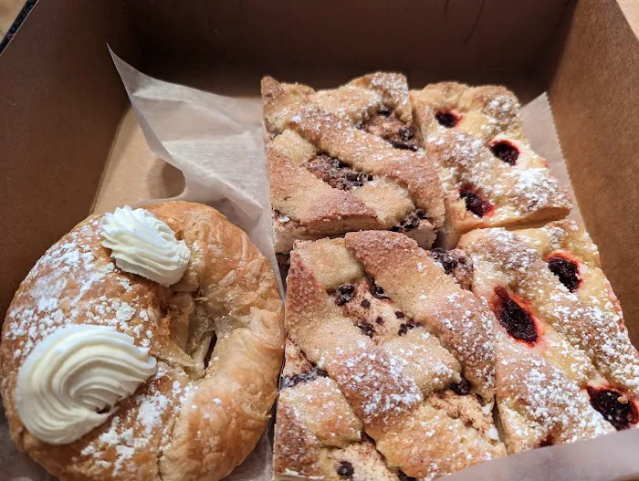 Mozzicato De Pasquale Bakery And Pastry Shop Picture 4