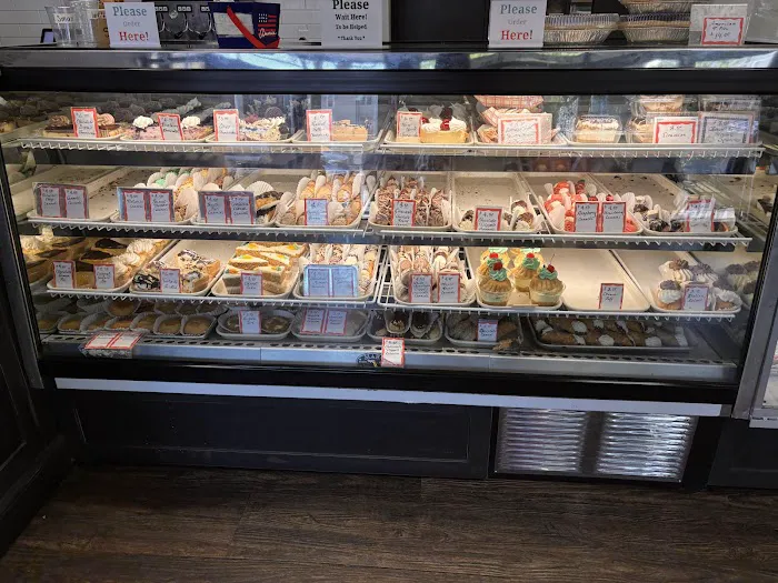 Libby's Italian Pastry Shop and Italian Ice Picture 4