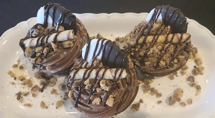Curvy's Cupcakes Picture 4