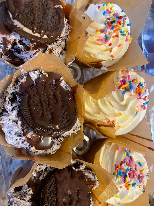Curvy's Cupcakes Picture 10