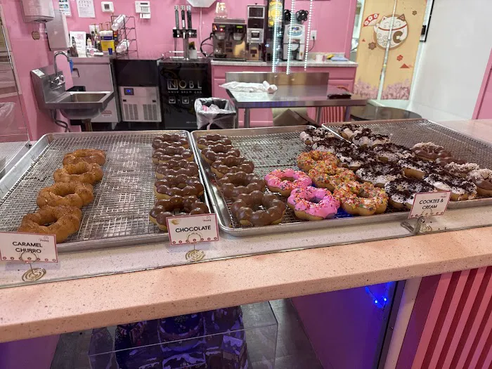 Pinku Mochi Donut Cafe Picture 4