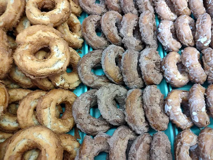 Colonial Do-nut Shop Picture 5