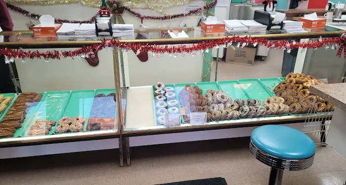 Colonial Do-nut Shop Picture 4