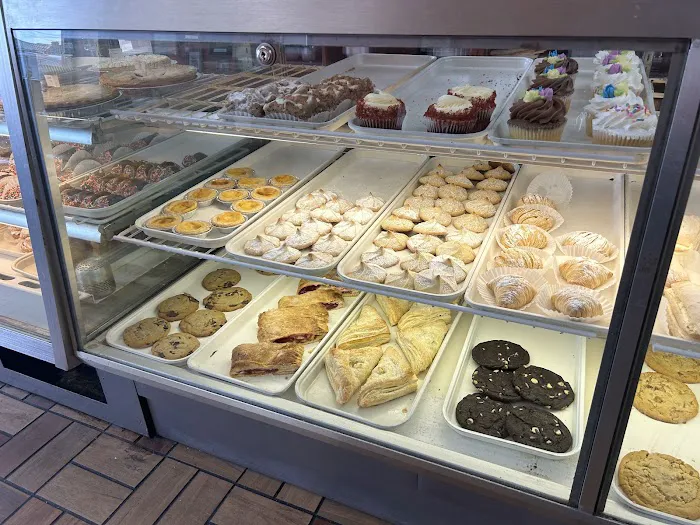 Elmwood Pastry Shop Picture 10