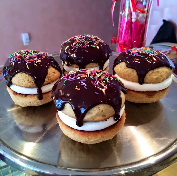 Sweet Mia's Gourmet Cupcakes Picture 6