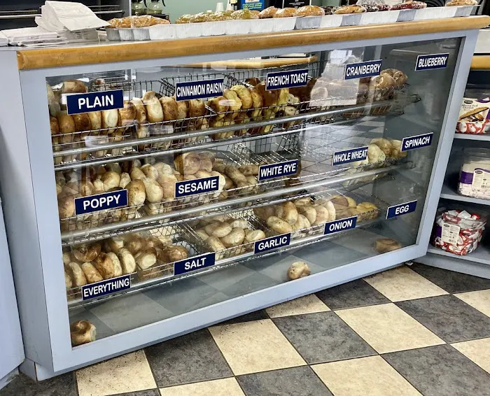 Ami's Crispy Bagels & Deli Picture 10