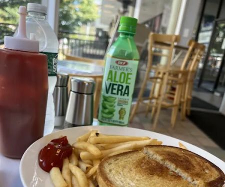 DELI ON THE HUDSON CAFE