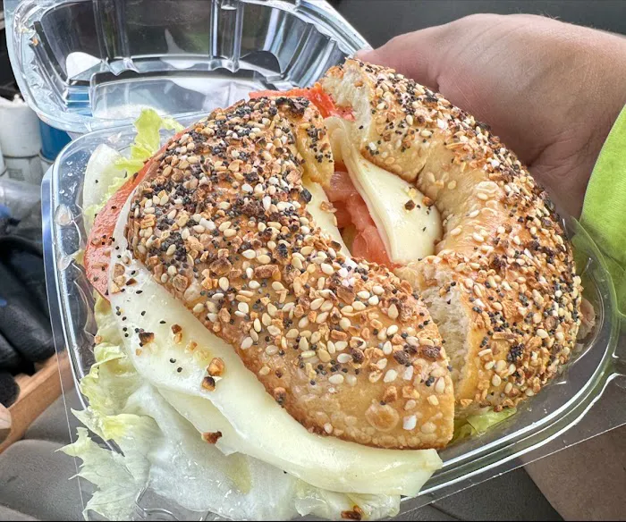 Bagelicious Cafe Picture 3