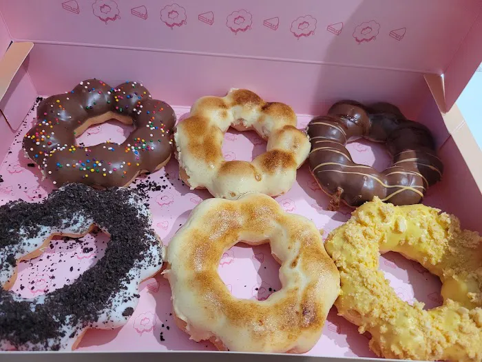 The Mochi Donut Cafe&Bakery Picture 3