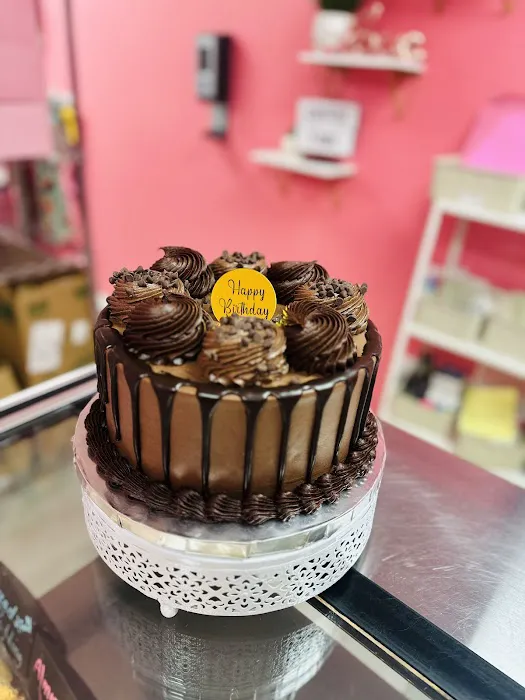 Ladylelekrumb Bake Shop Picture 6