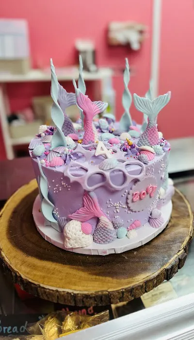 Ladylelekrumb Bake Shop Picture 5