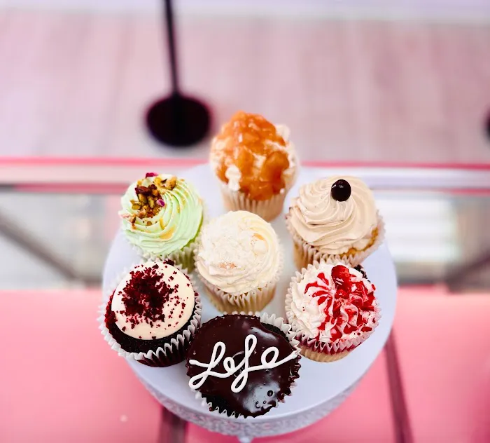 Ladylelekrumb Bake Shop Picture 1