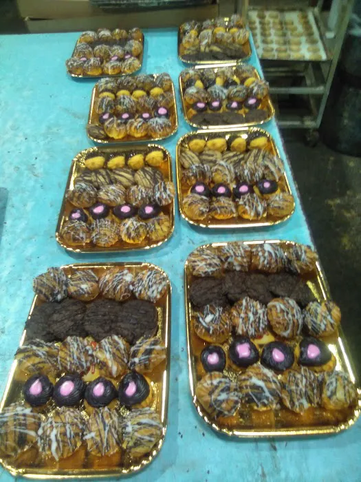 Kiryas Joel Famous Bakery Picture 6