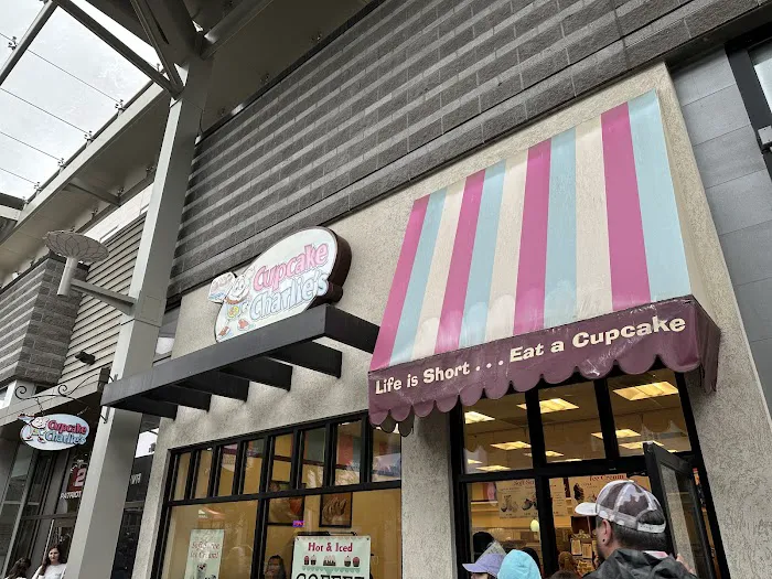 Cupcake Charlie's Picture 10