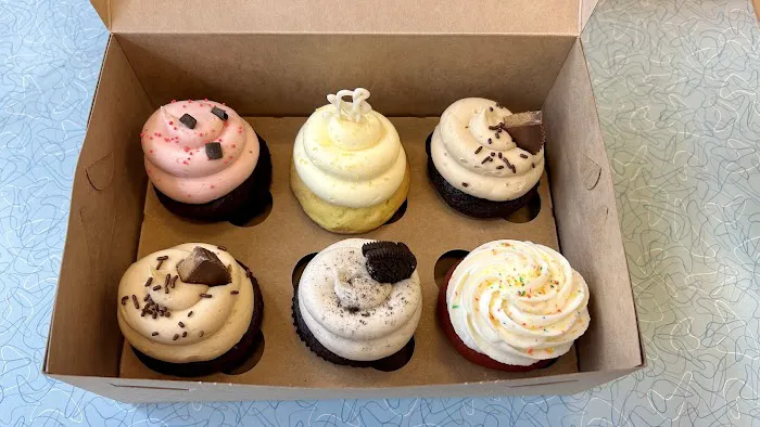 Cupcake Charlie's Picture 4