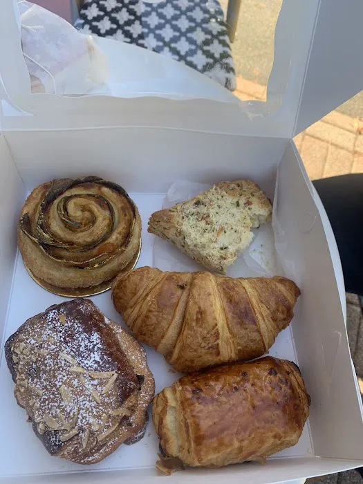 le Bánh Patisserie - Local Organic Bakery Picture 3