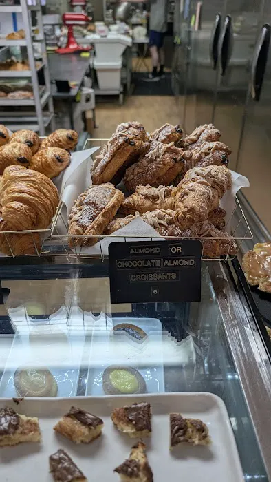le Bánh Patisserie - Local Organic Bakery Picture 6