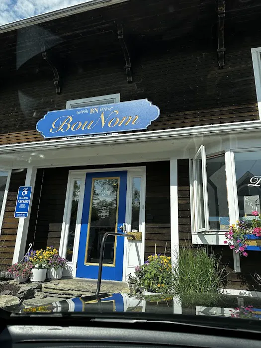 BouNom Café & Bakery Picture 3