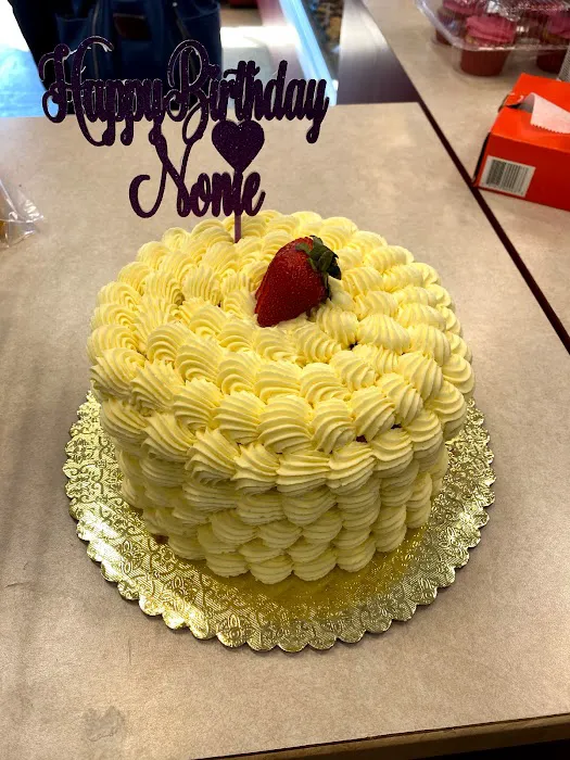 LaLima's Bakery Picture 8