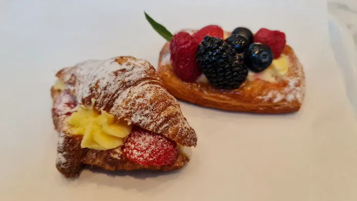 Paris Baguette Picture 1