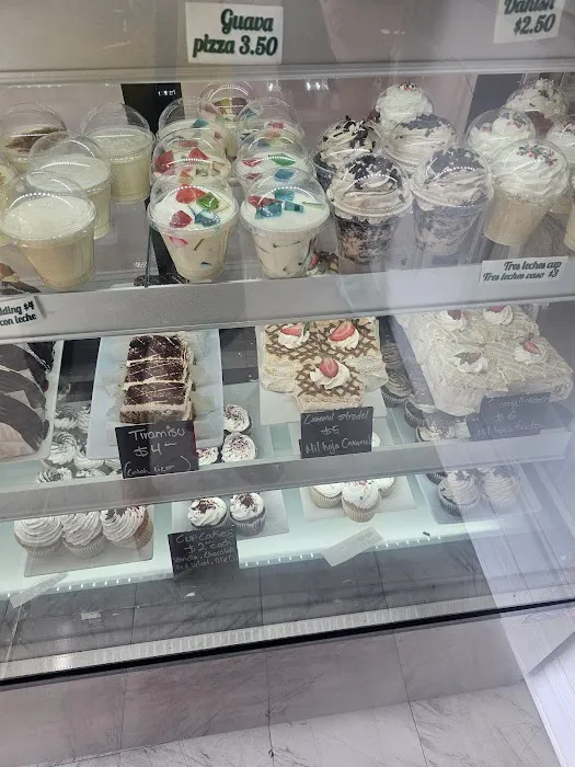 Luna Cakes Picture 3