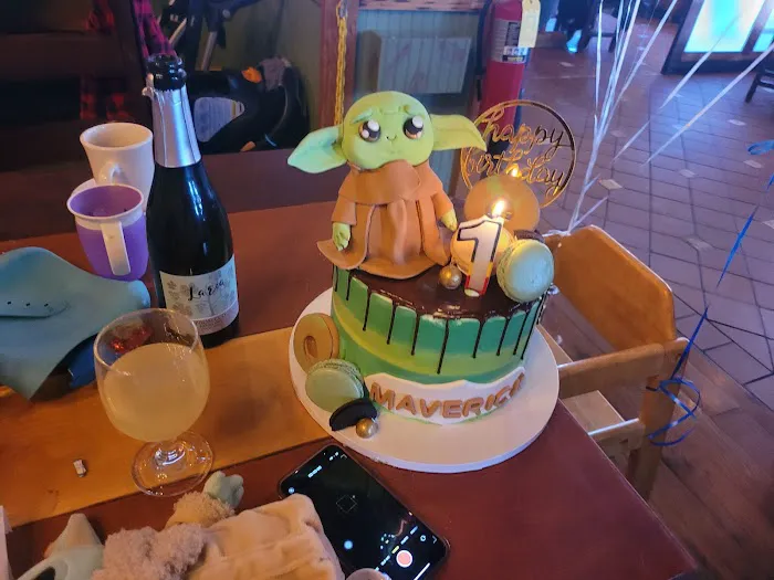 Luna Cakes Picture 9