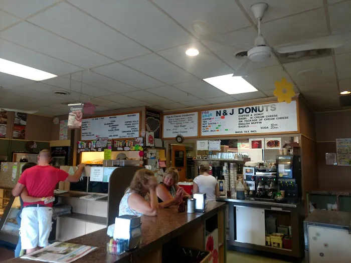 N and J Donuts Picture 9