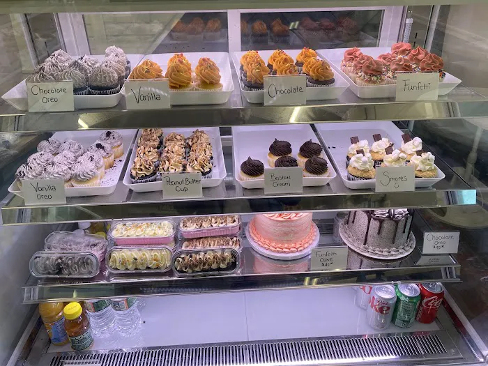 Frontline Cafe and Bakery Picture 4